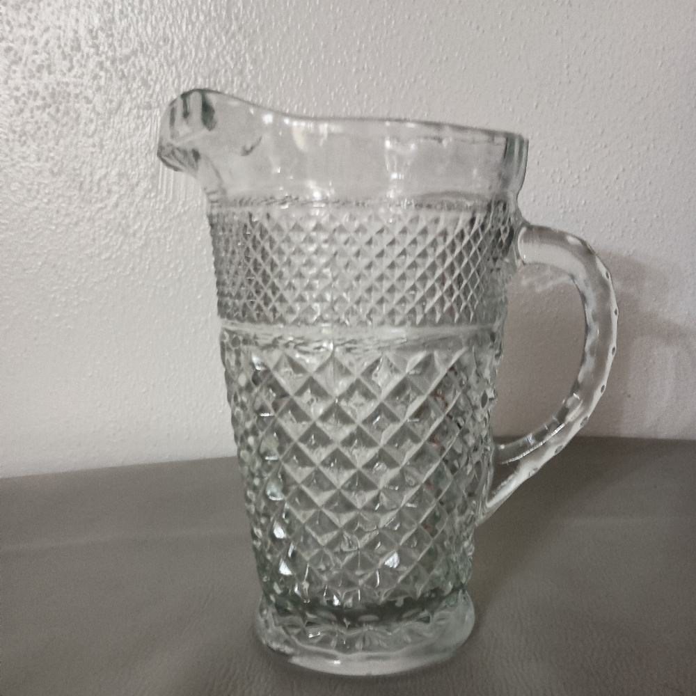 Elegant Clear Glass Pitcher - Picture 3 of 9
